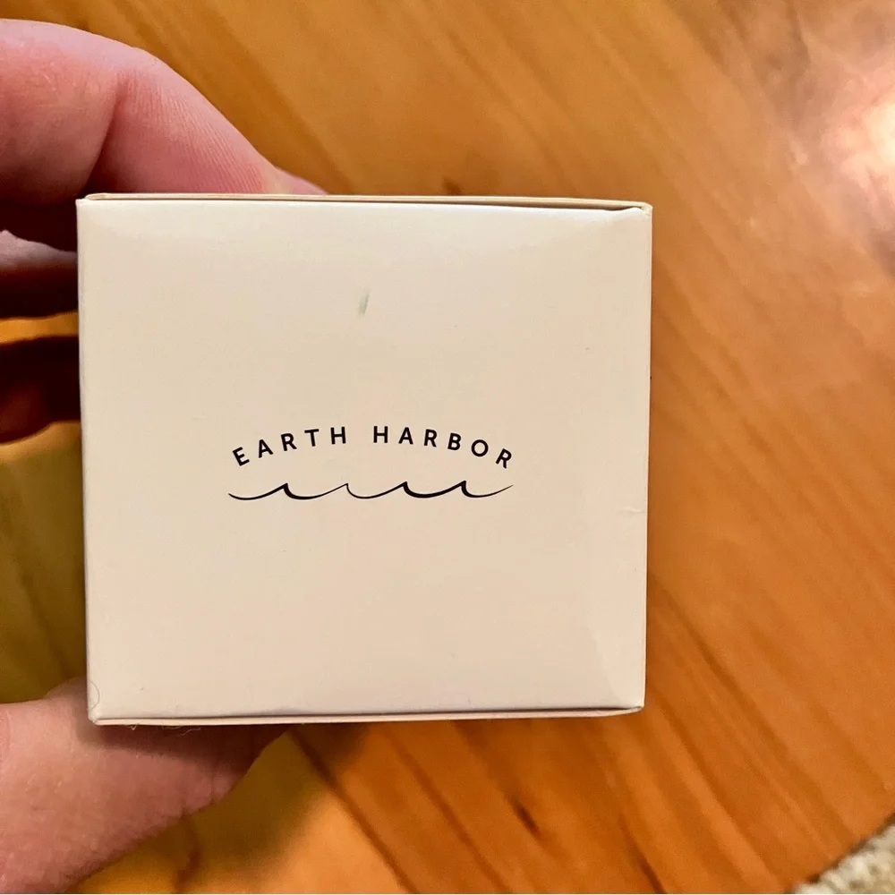 NIB Earth Harbor Azure Neck Cream